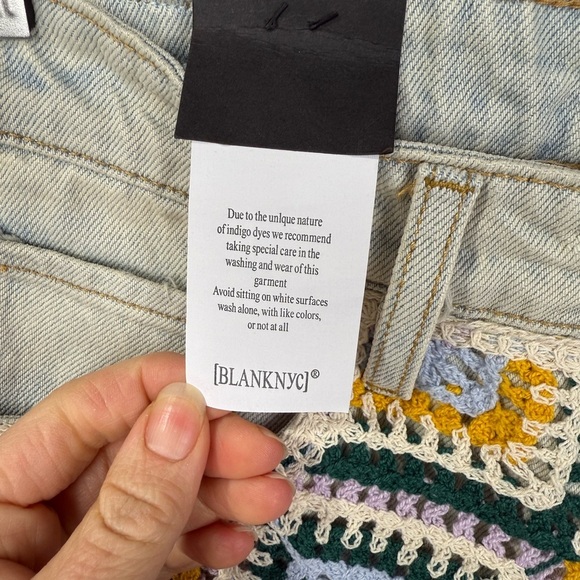 BLANK NYC The Barrow crochet front frayed hem light wash denim shorts. Size 26. - Picture 4 of 6